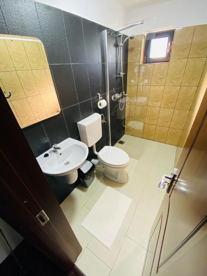 Cameră dublă Deluxe (2 adulți și 1 copil)