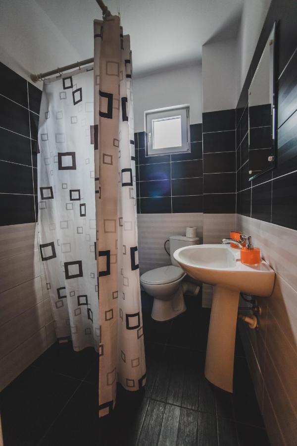 Cameră triplă cu baie privată
