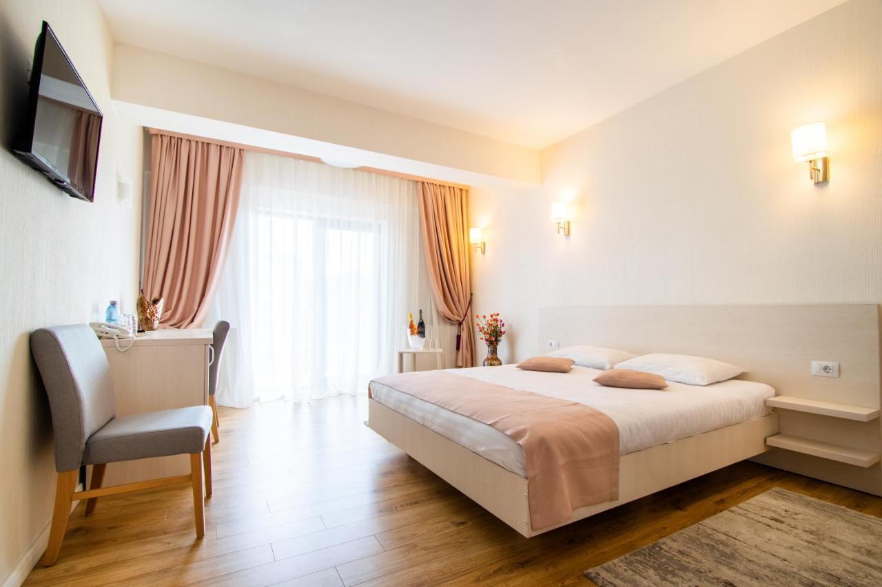 Cameră dublă Deluxe cu cadă