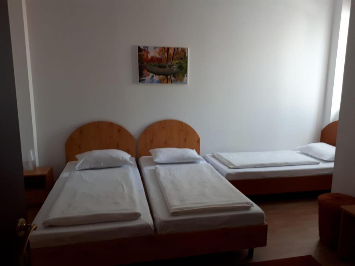 Cameră triplă