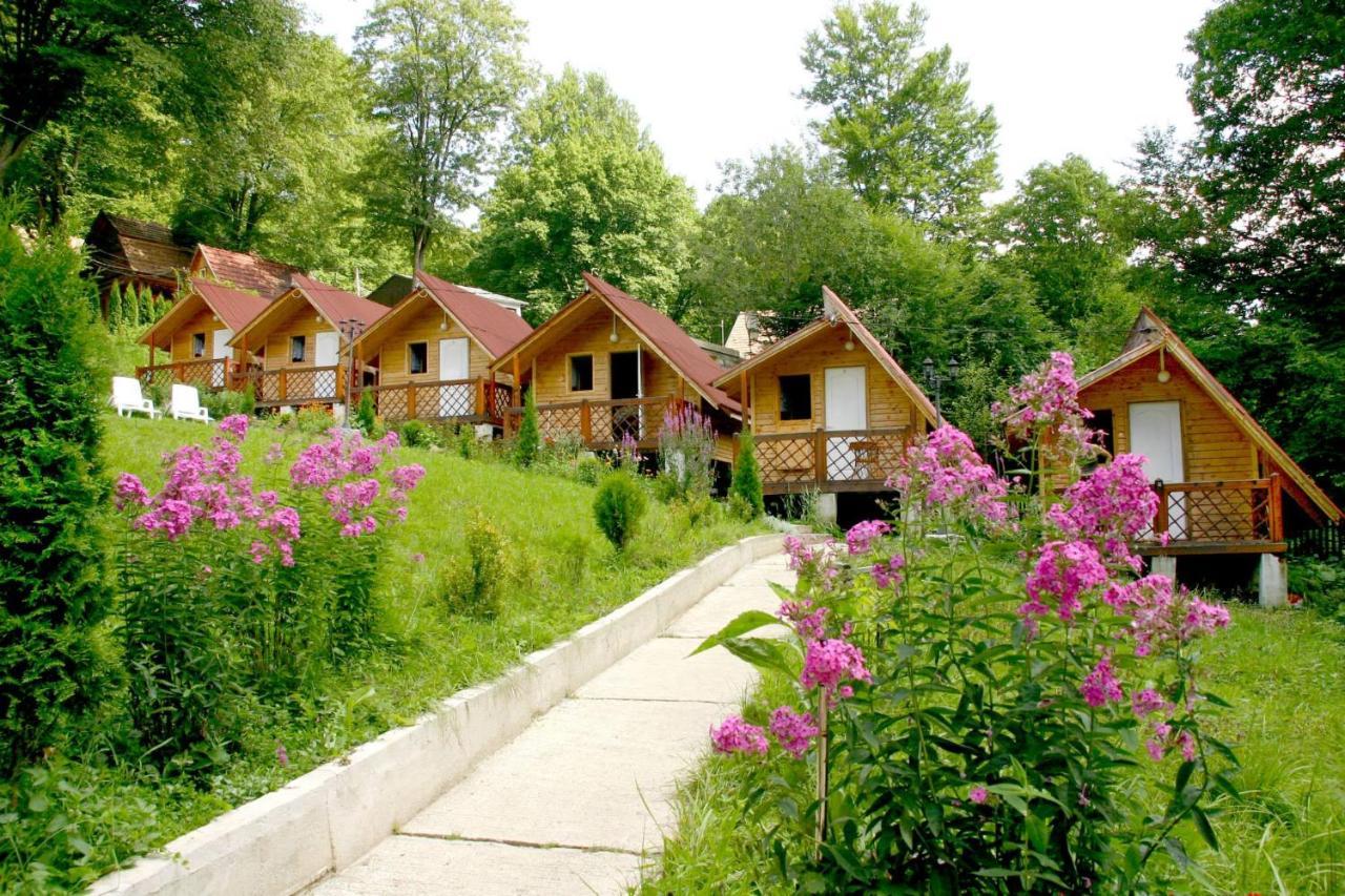 Căsuţă cu vedere spre grădină