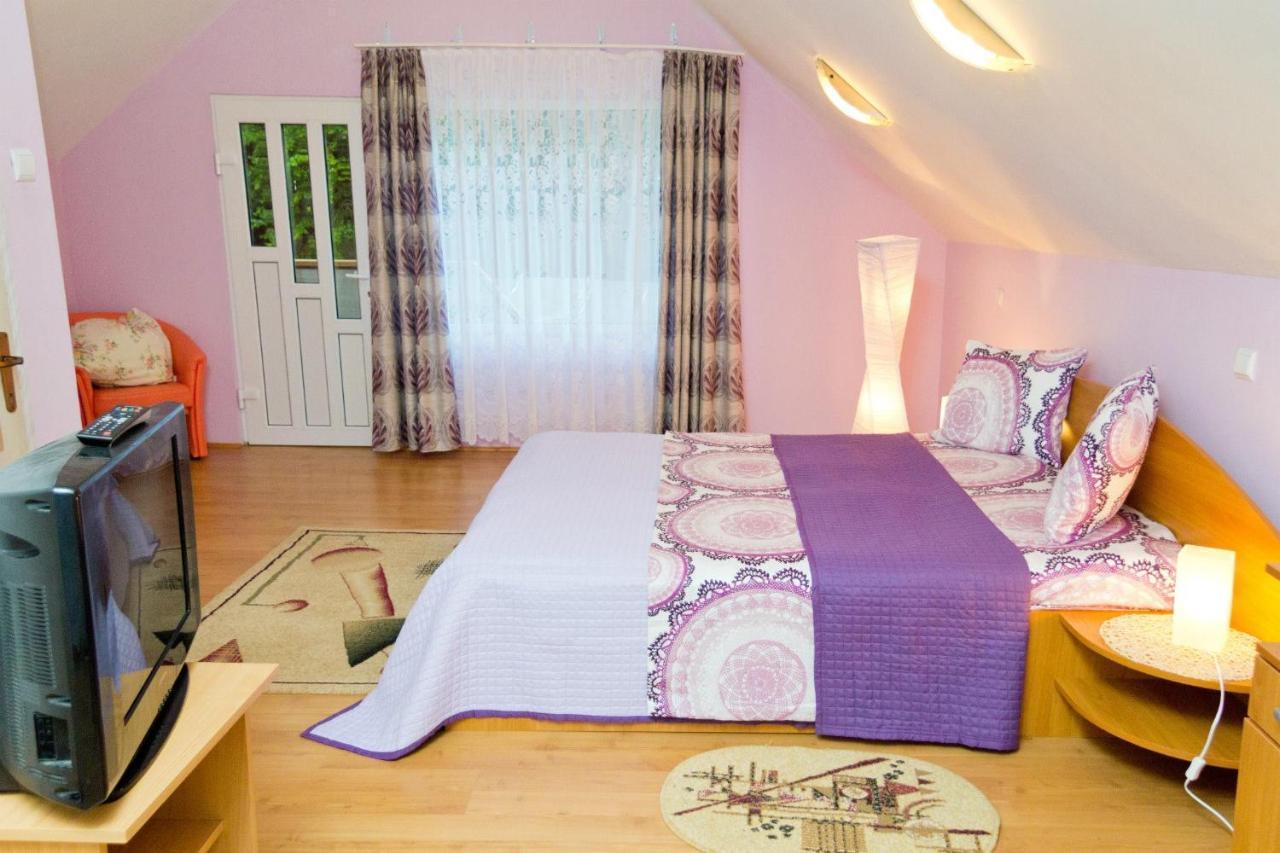 Cameră de familie cu baie privată