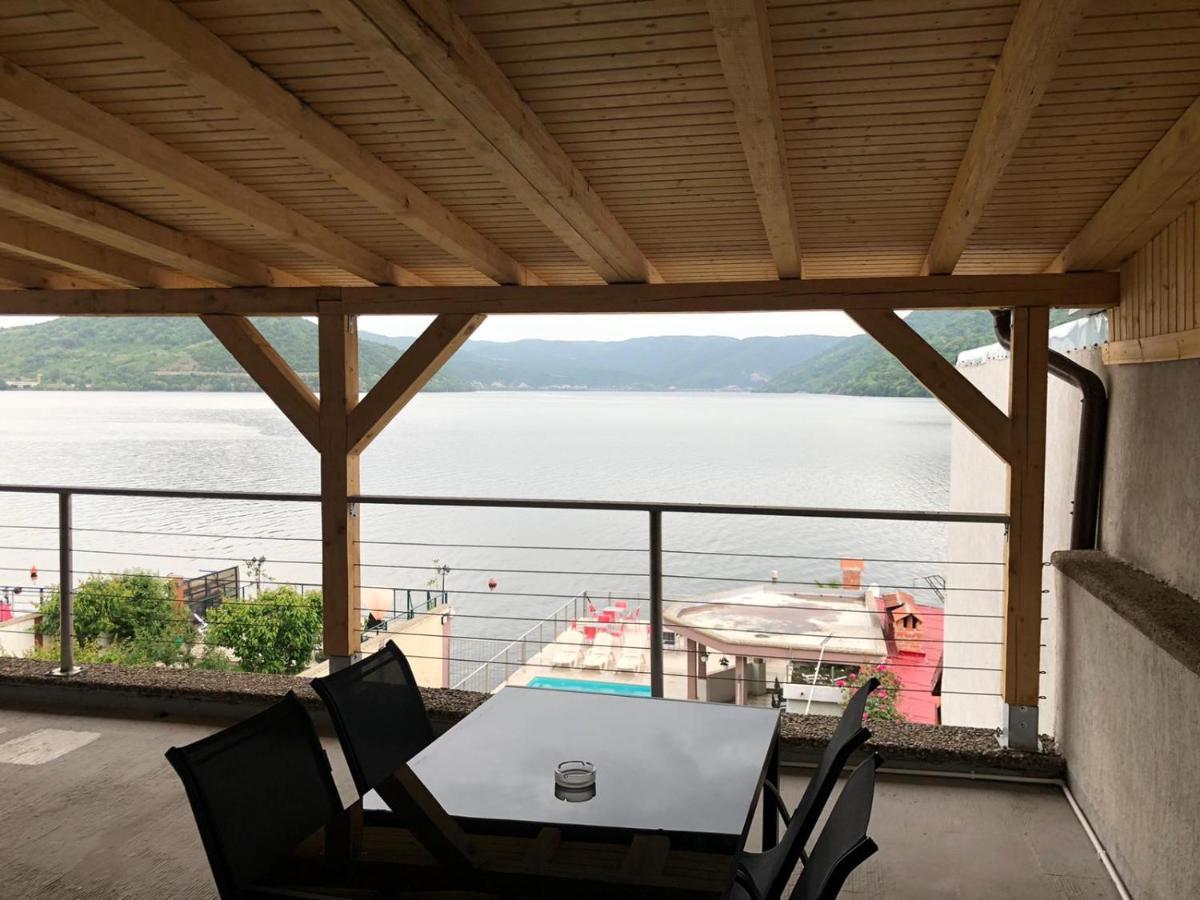 Cameră dublă Deluxe cu balcon