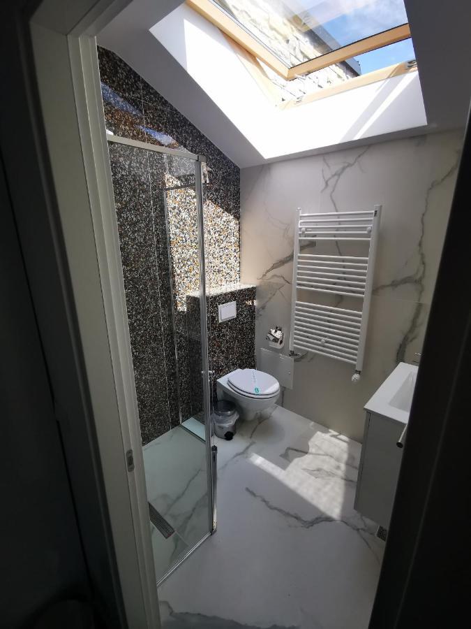 Cameră King cu balcon