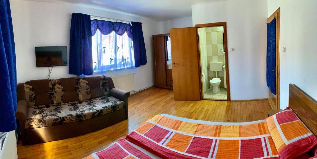 Cameră dublă cu baie privată