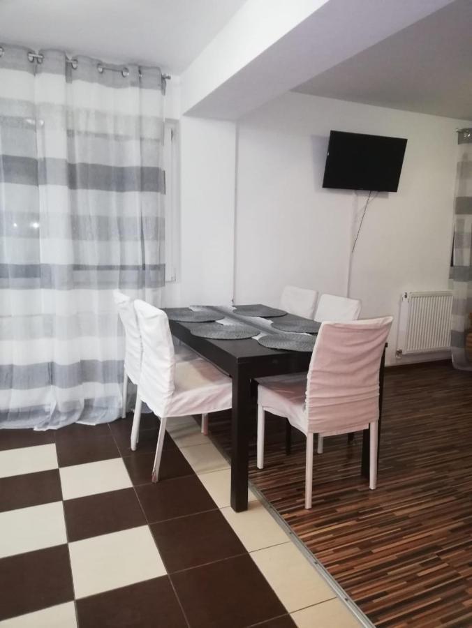 Apartament cu terasă