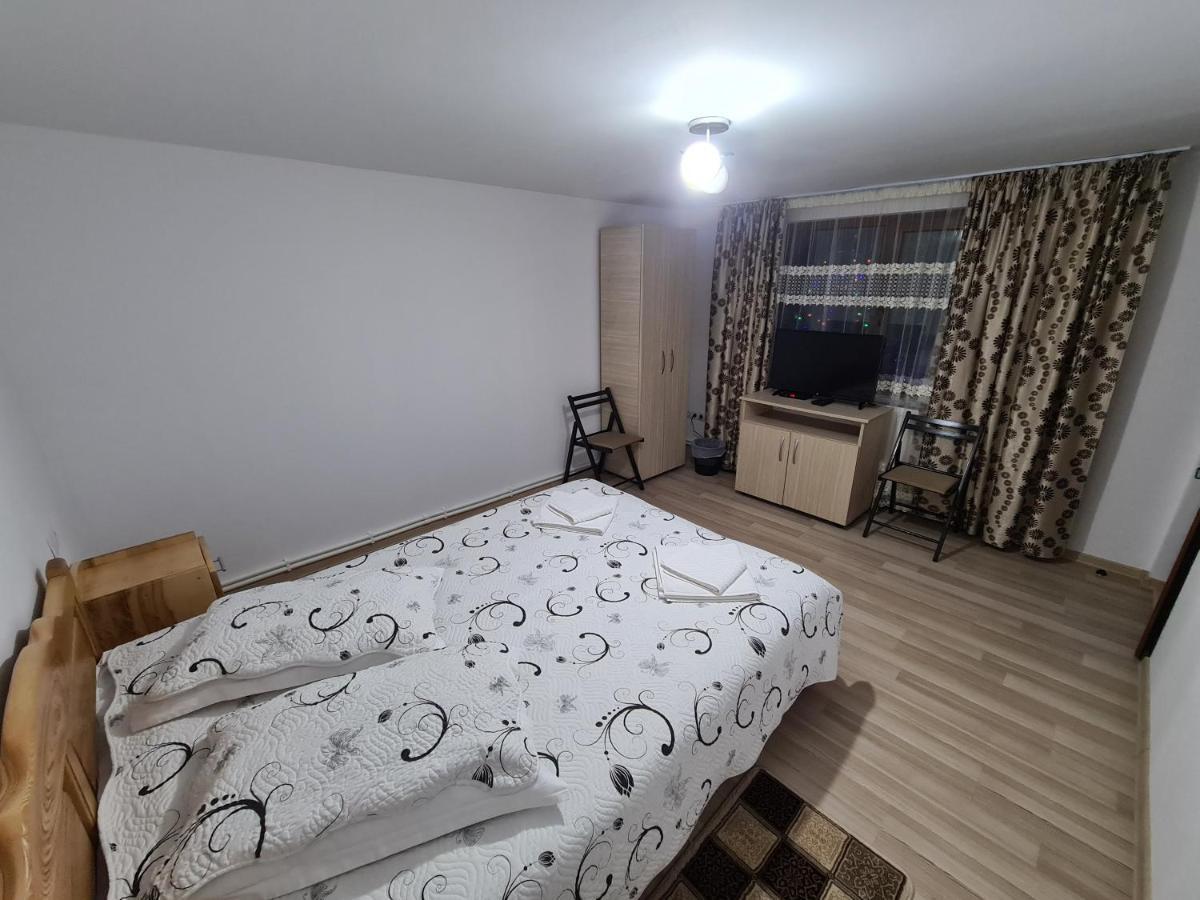 Cameră dublă cu baie comună