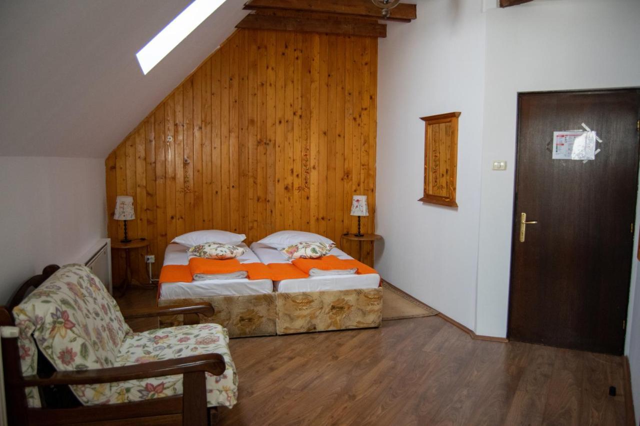 Cameră triplă cu vedere la munte