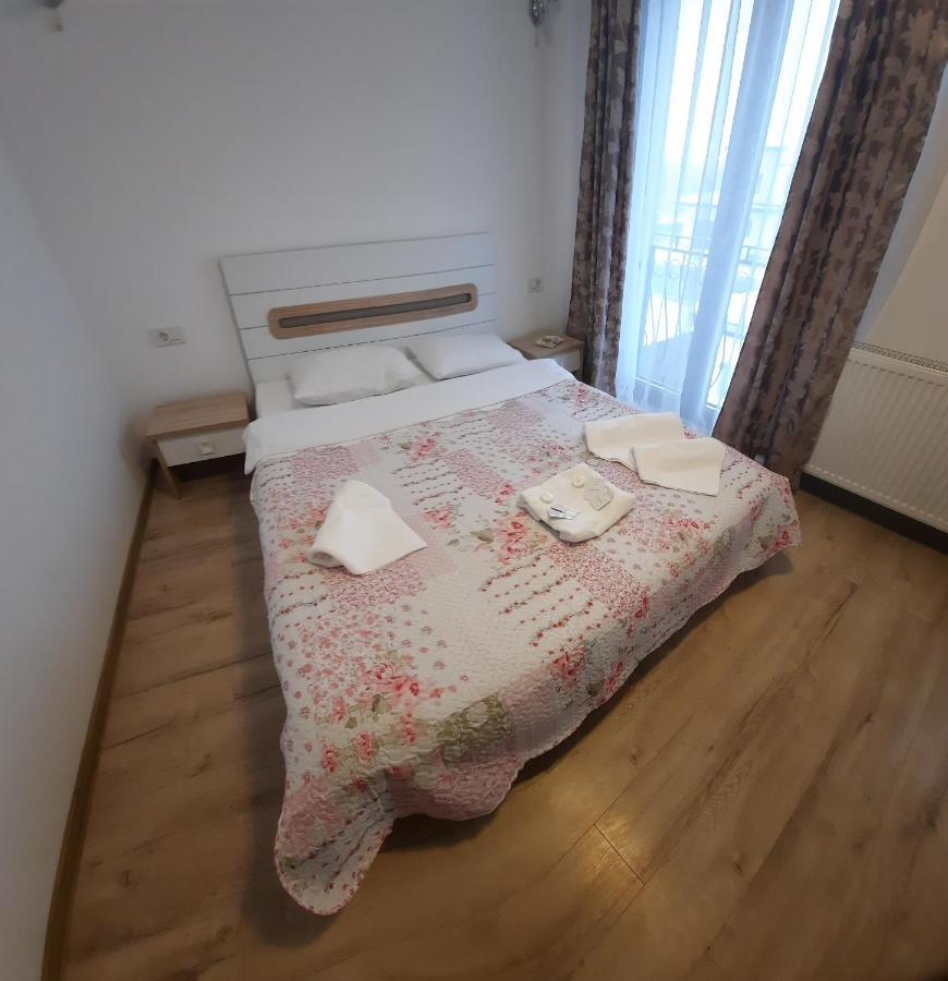 Cameră dublă cu baie privată