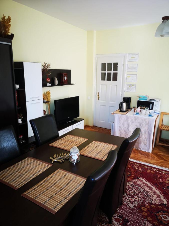 Family Room Mountain View