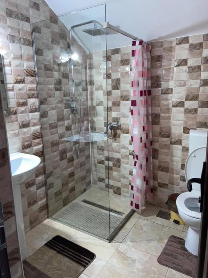 Cameră dublă cu baie privată