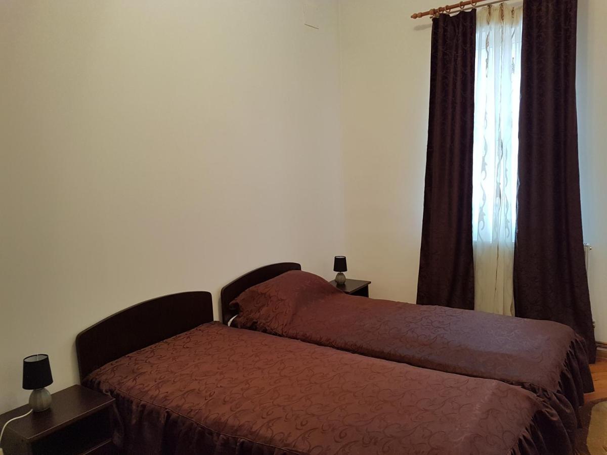 Cameră cvadruplă cu baie privată.
