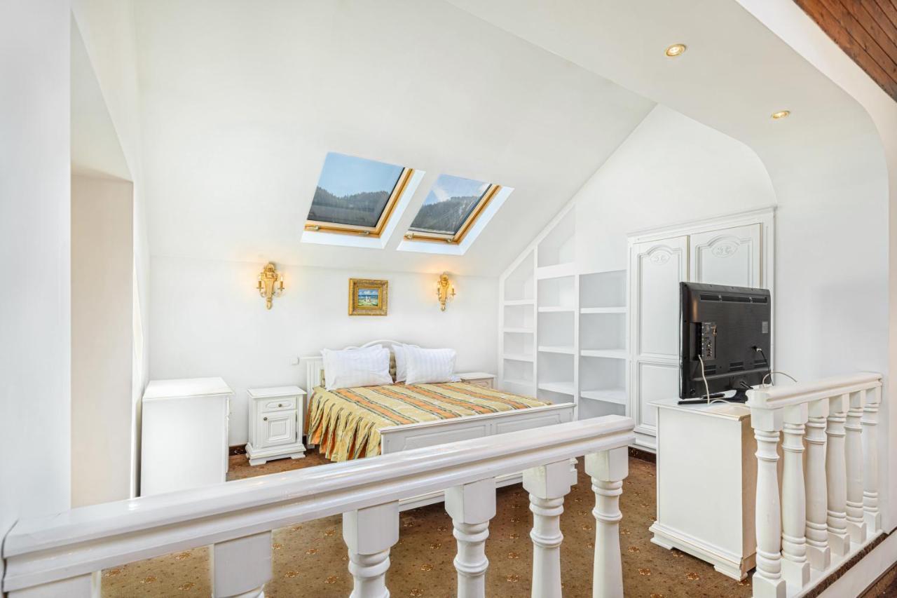 Deluxe Suite with Spa Access and Balcony