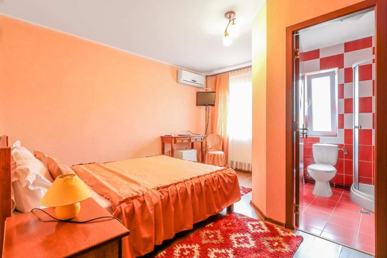 Cameră dublă cu baie privată