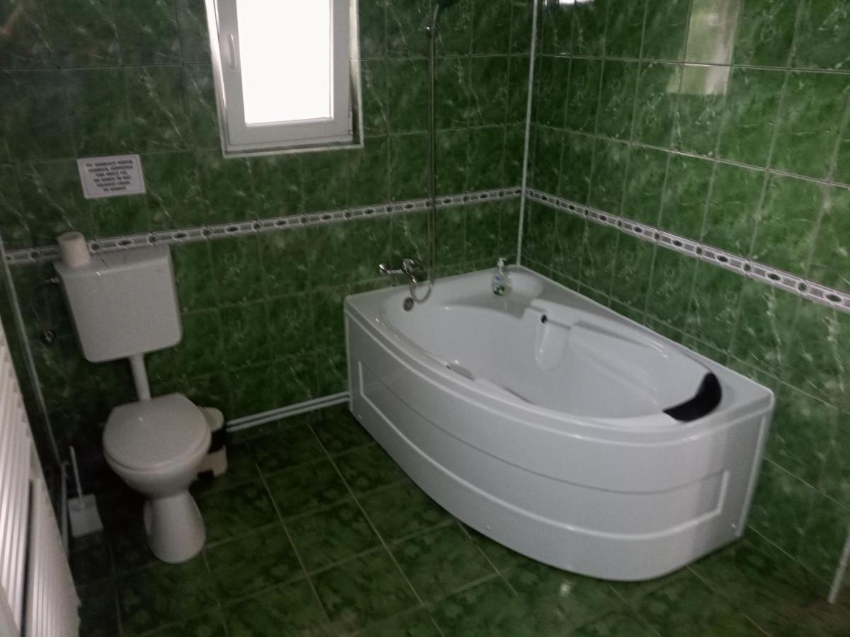 Cameră triplă cu baie privată