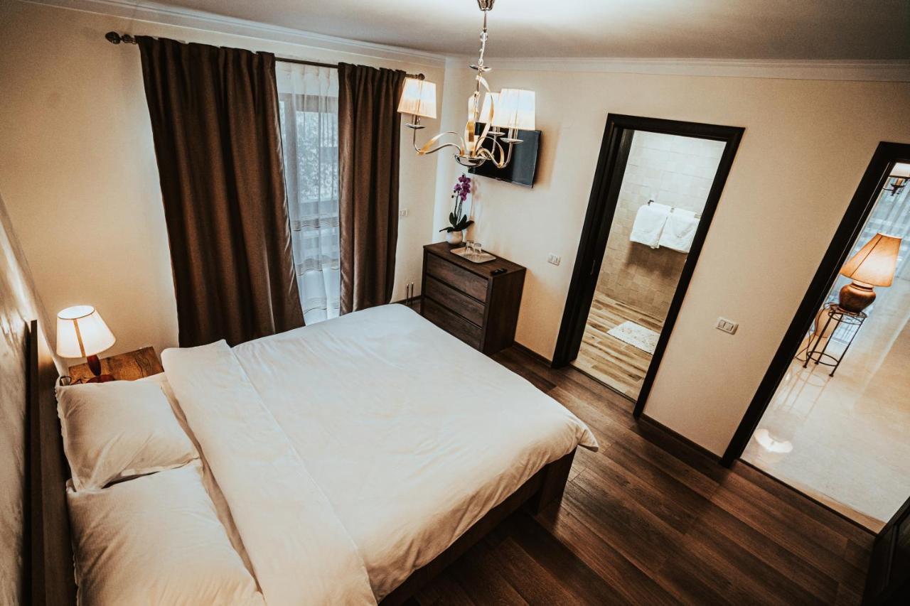 Cameră dublă Deluxe cu balcon