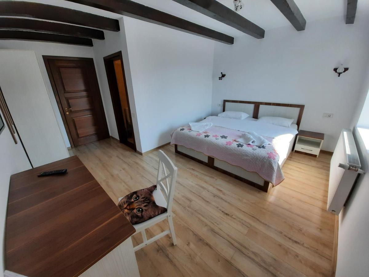 Cameră dublă sau twin cu baie privată