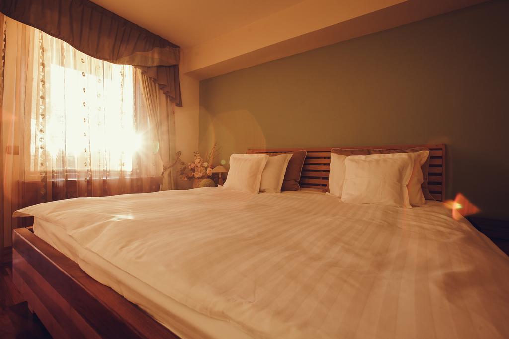 Deluxe One-Bedroom Suite (2 Adults + 2 Children)