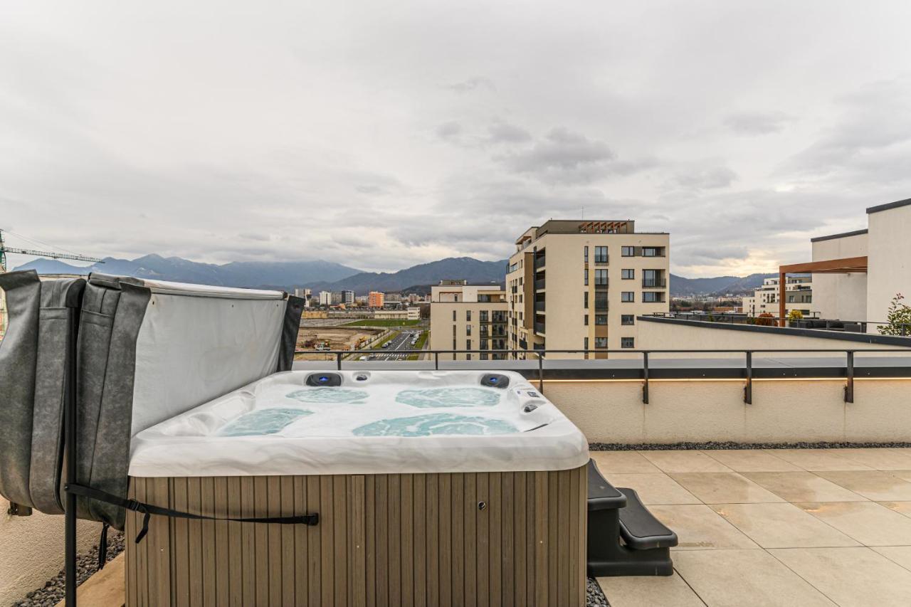 Penthouse Silver Apartment with Terrace and Jacuzzi
