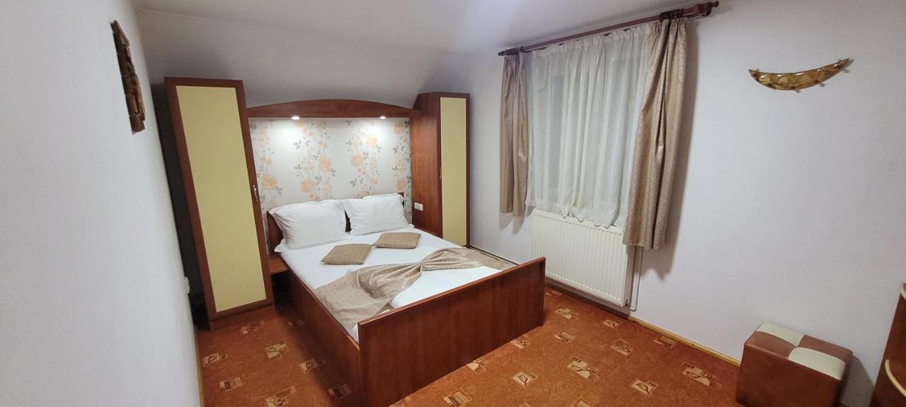 Cameră dublă cu baie privată
