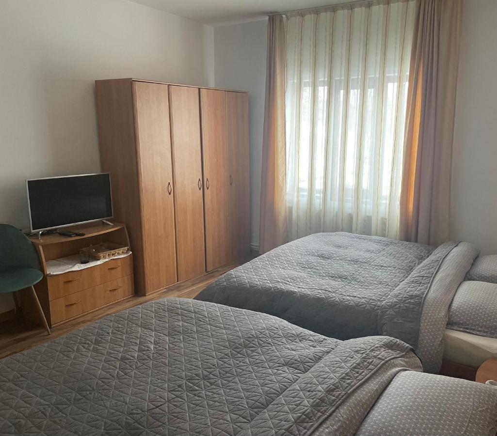 Cameră cvadruplă