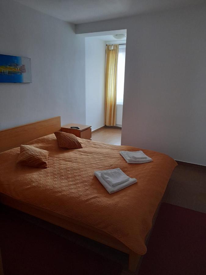 Cameră dublă cu baie privată