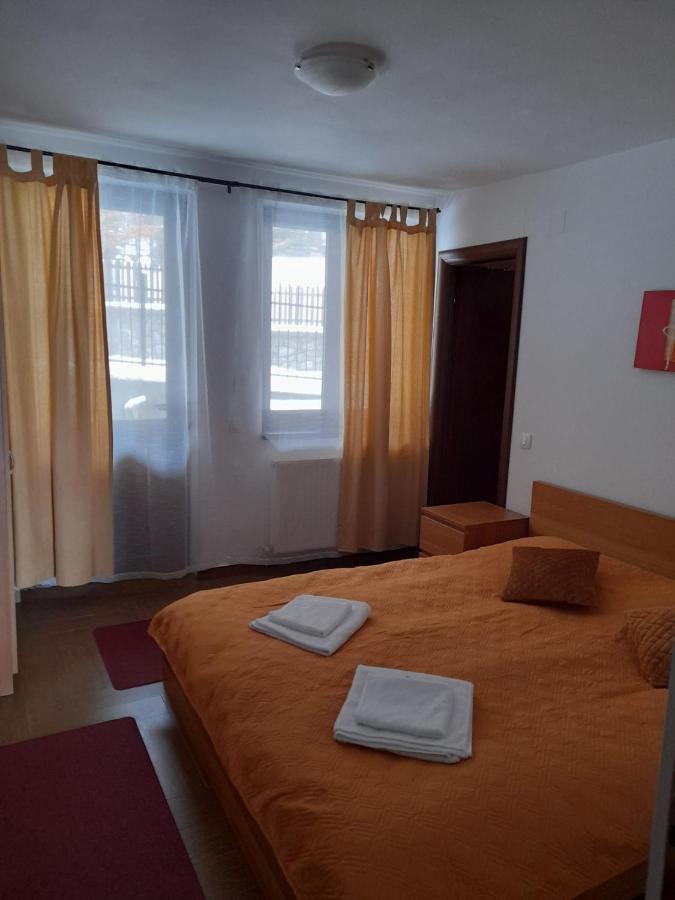 Cameră dublă cu baie privată