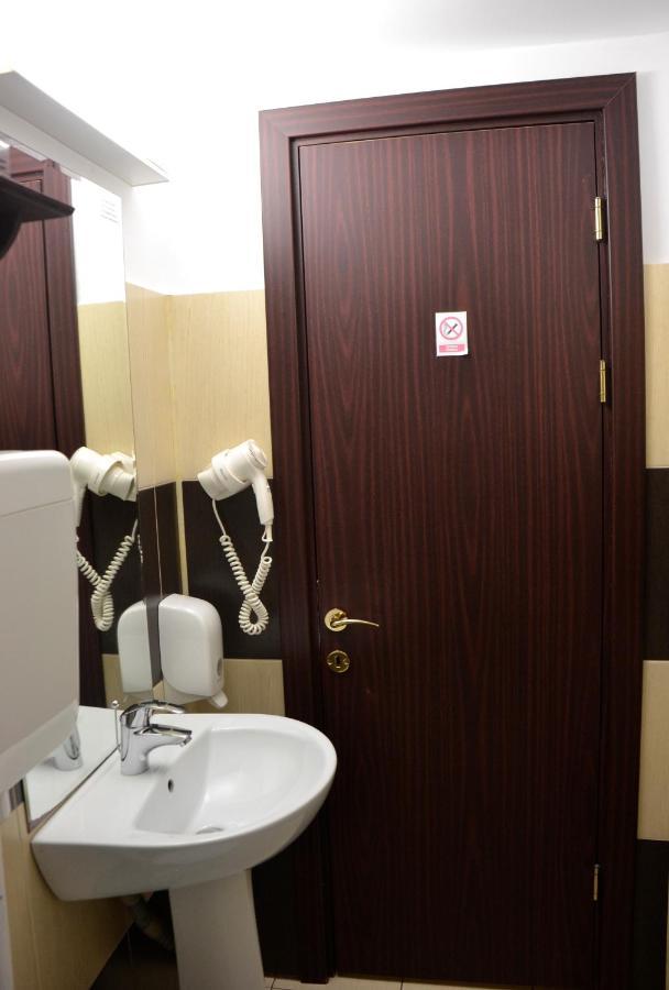 Cameră dublă cu baie privată