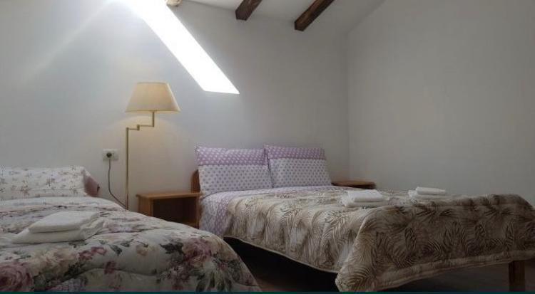 Cameră triplă cu baie privată