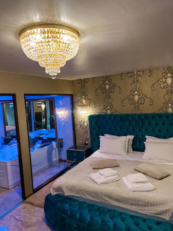 Deluxe Queen Studio