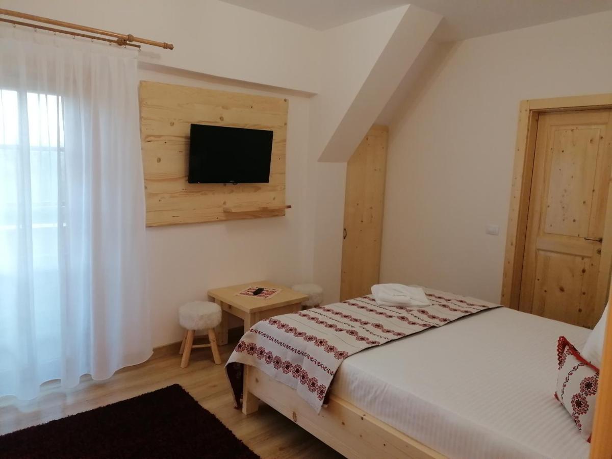 Cameră dublă cu baie privată