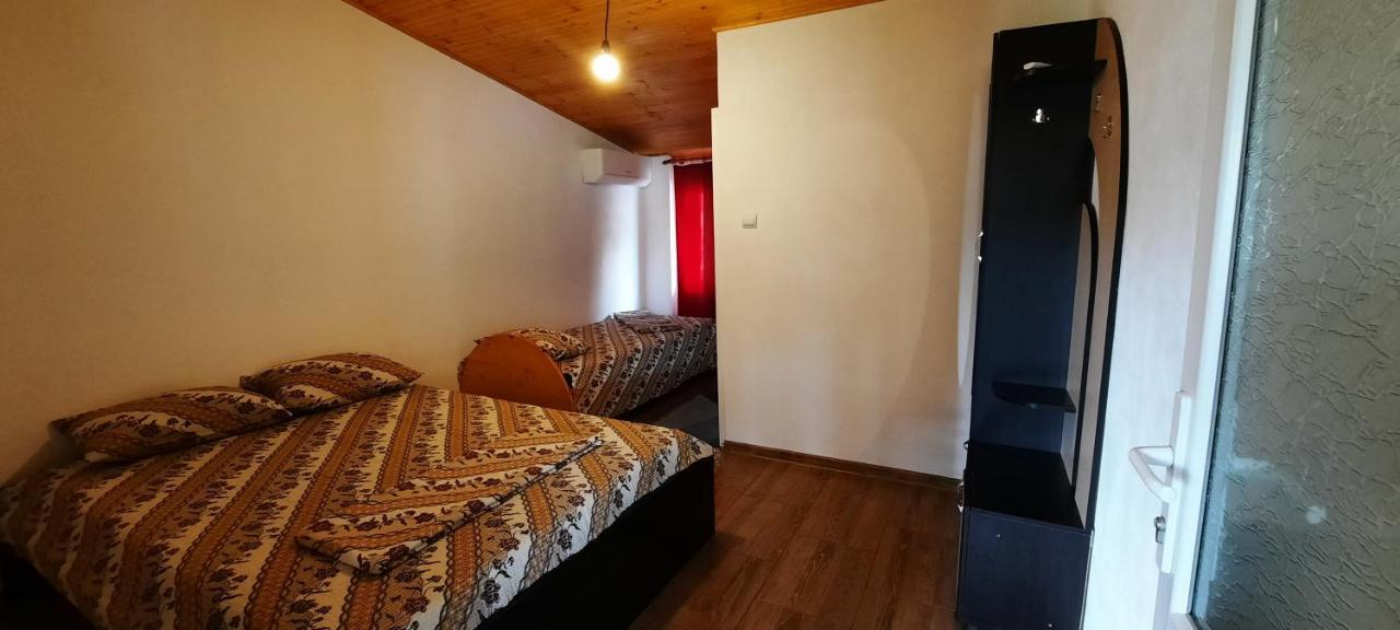 Cameră triplă cu baie privată