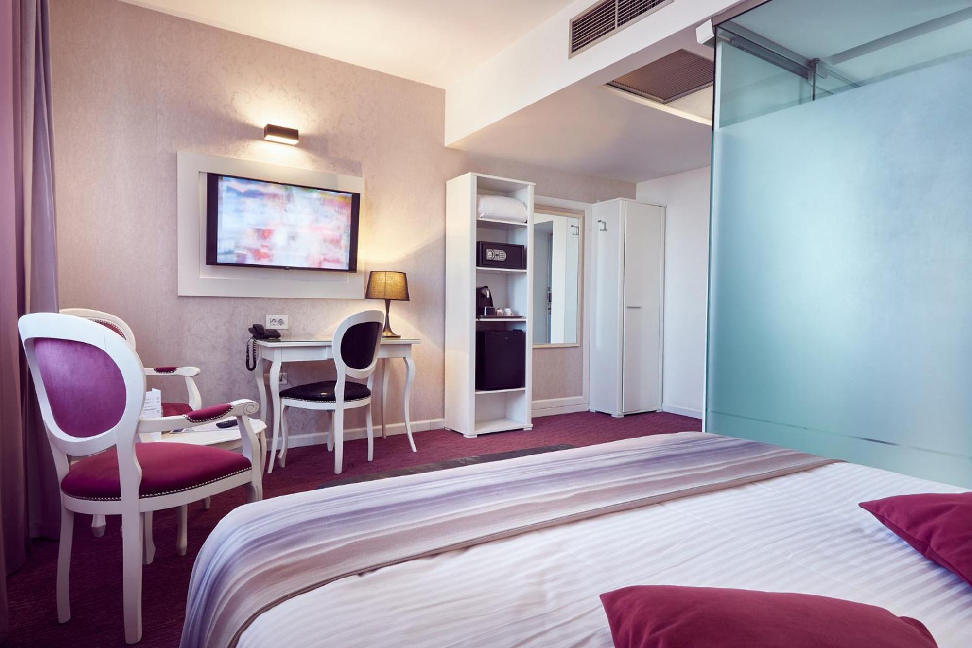 Deluxe Double Room with Mountain View