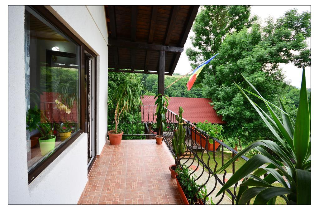 Cameră dublă cu baie privată externă