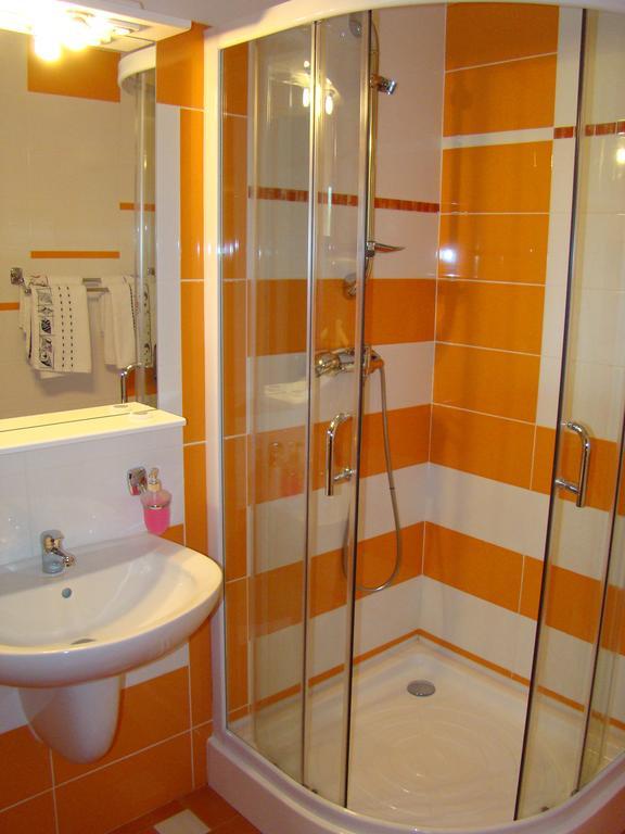 Cameră triplă