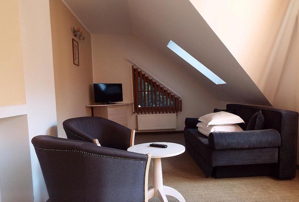 Standard Suite 3***,1087506937:JPEG