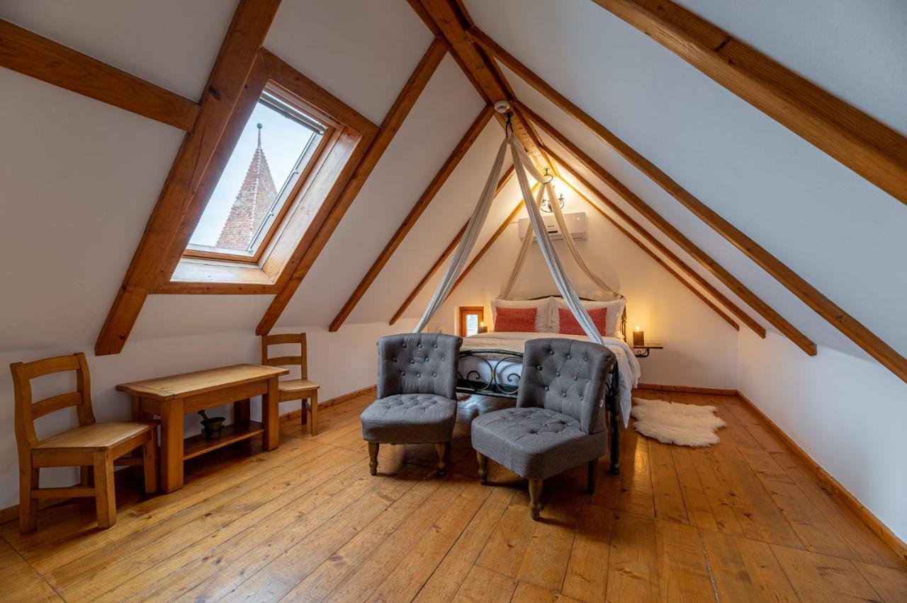 Standard Double Room with Canopy - Attic
