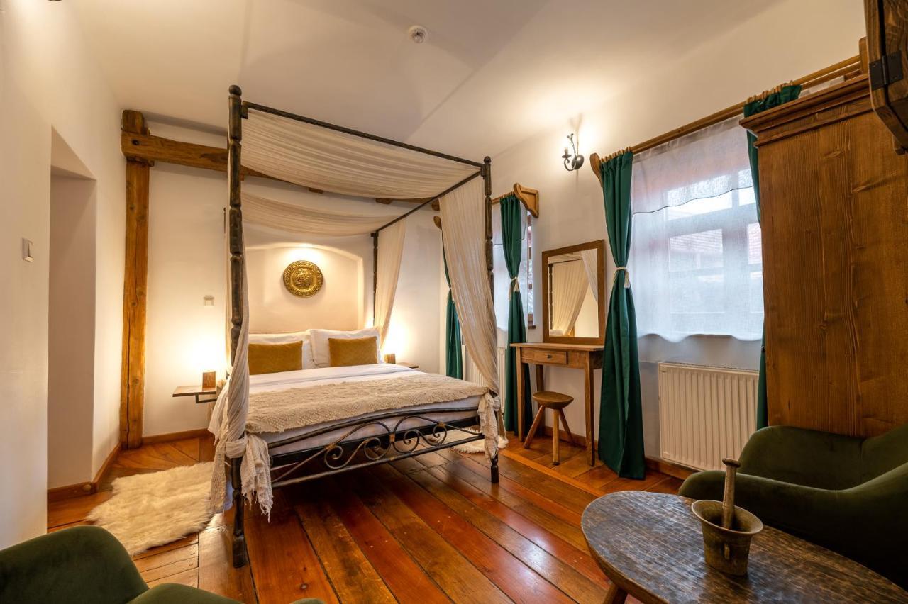 Standard Double Room Canopy,1329251741:JPEG