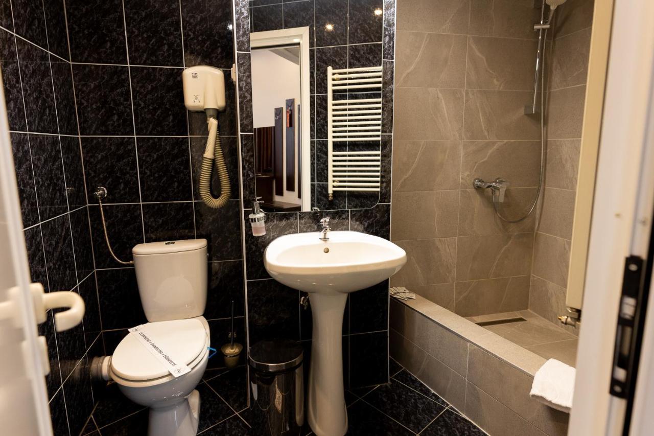 One-Bedroom Apartment (4 Adults),1526930389:JPEG