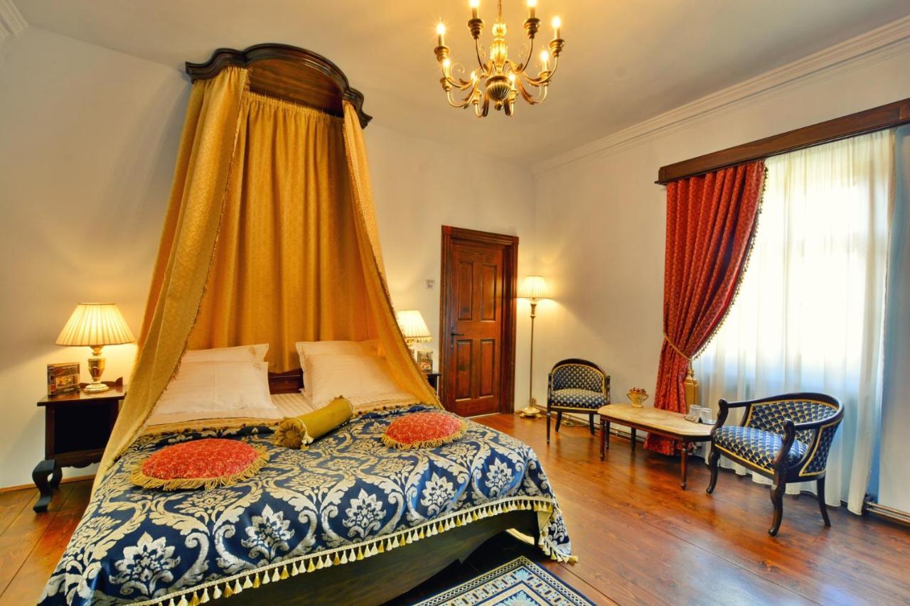 Deluxe Double Room with Canopy,1364051378:JPEG