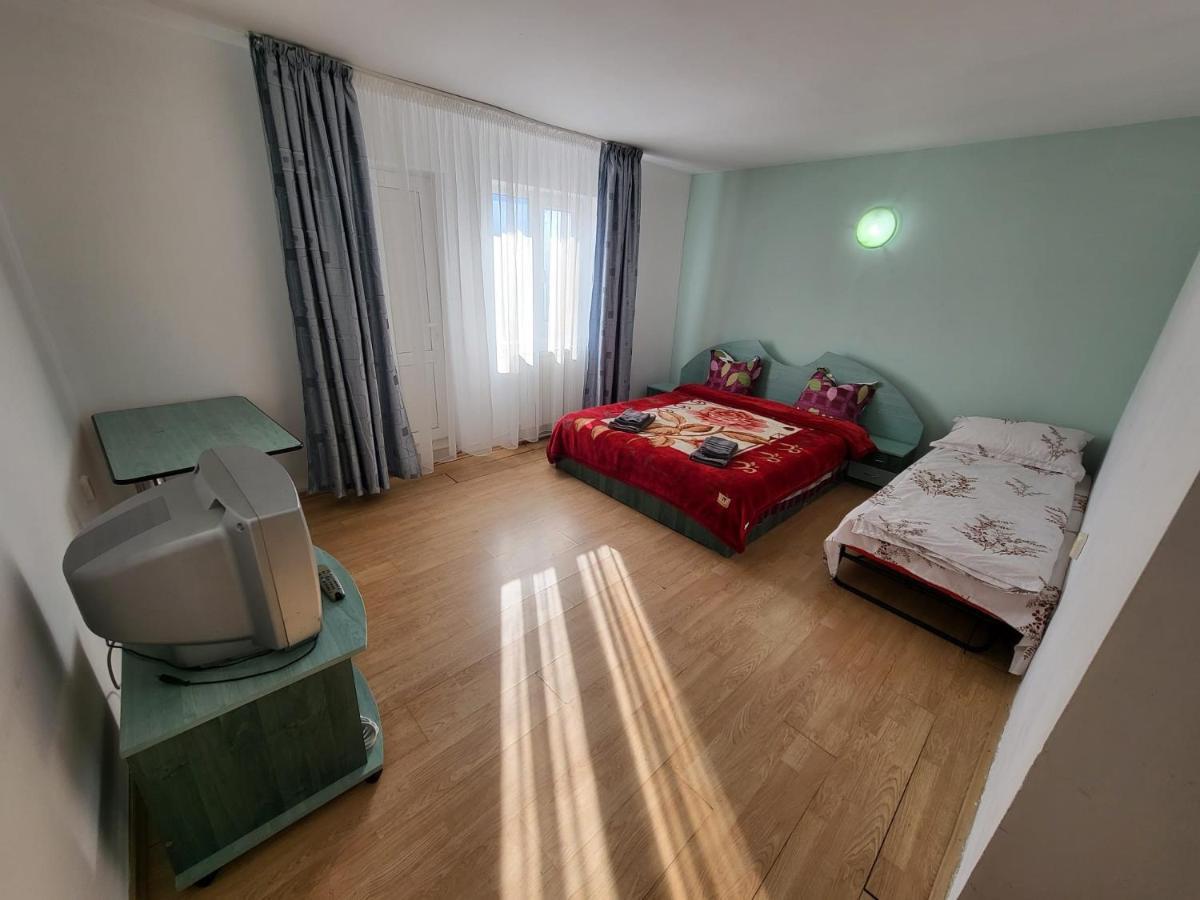 Cameră triplă cu balcon
