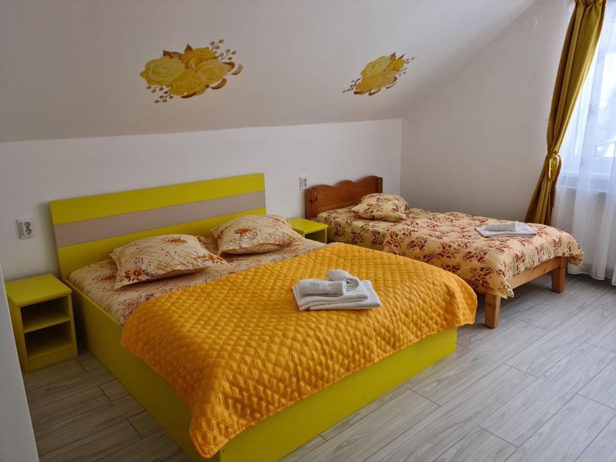 Cameră triplă cu baie privată