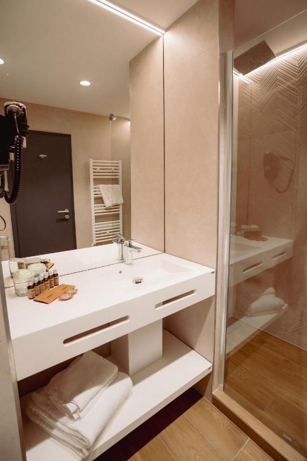 Executive Suite swimming pool access