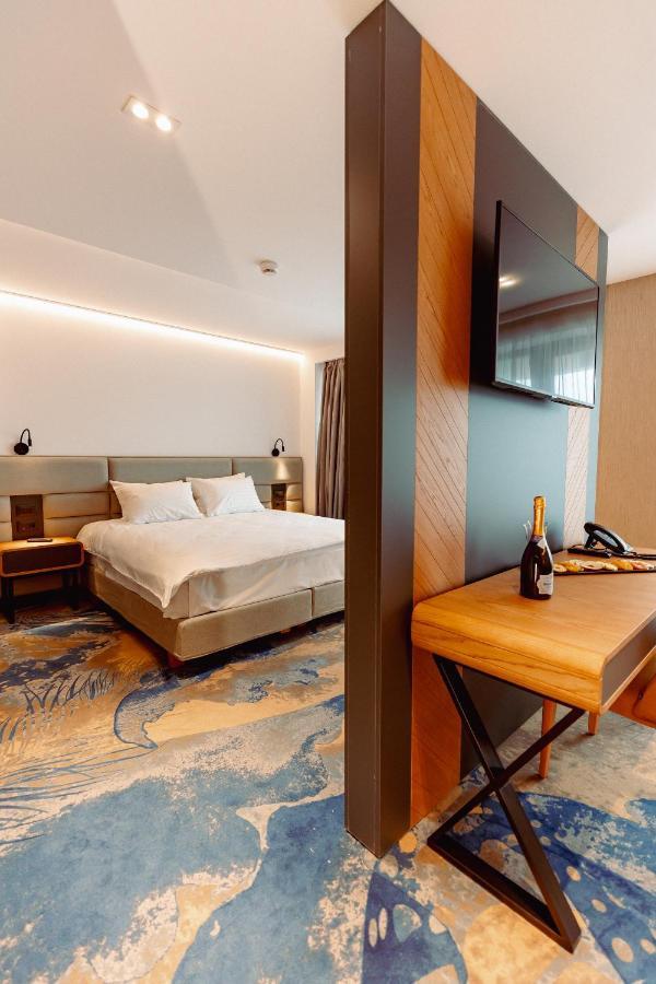 Duke's Suite Mountain View swimming pool access