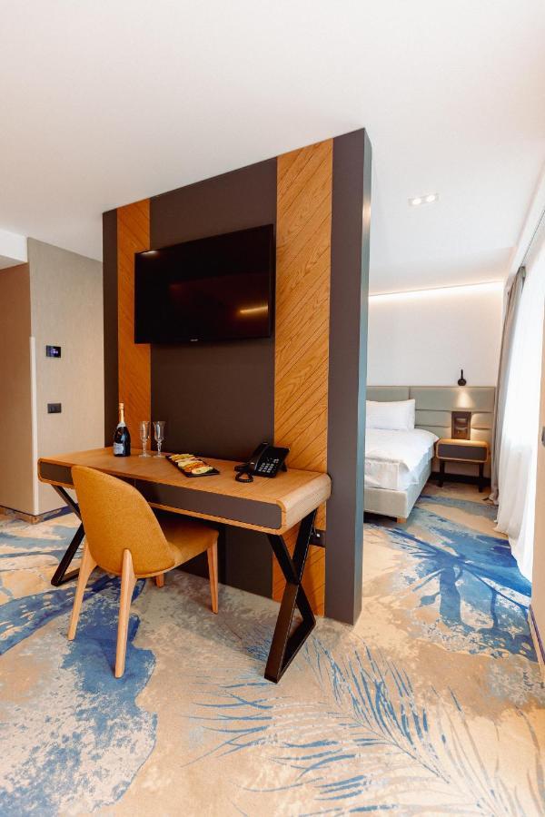 Duke's Suite Mountain View swimming pool access