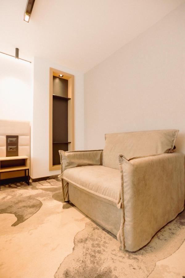 Executive Suite swimming pool access