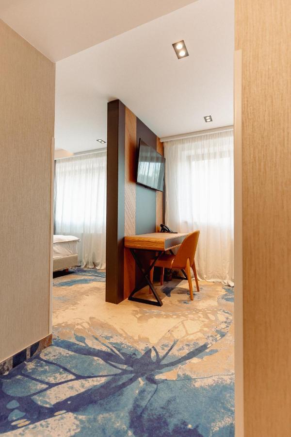 Duke's Suite Mountain View swimming pool access