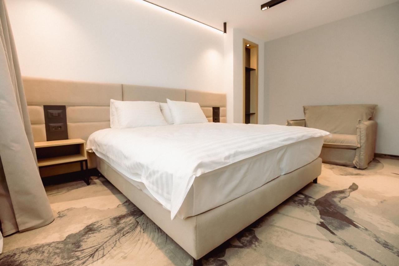 Executive Suite swimming pool access