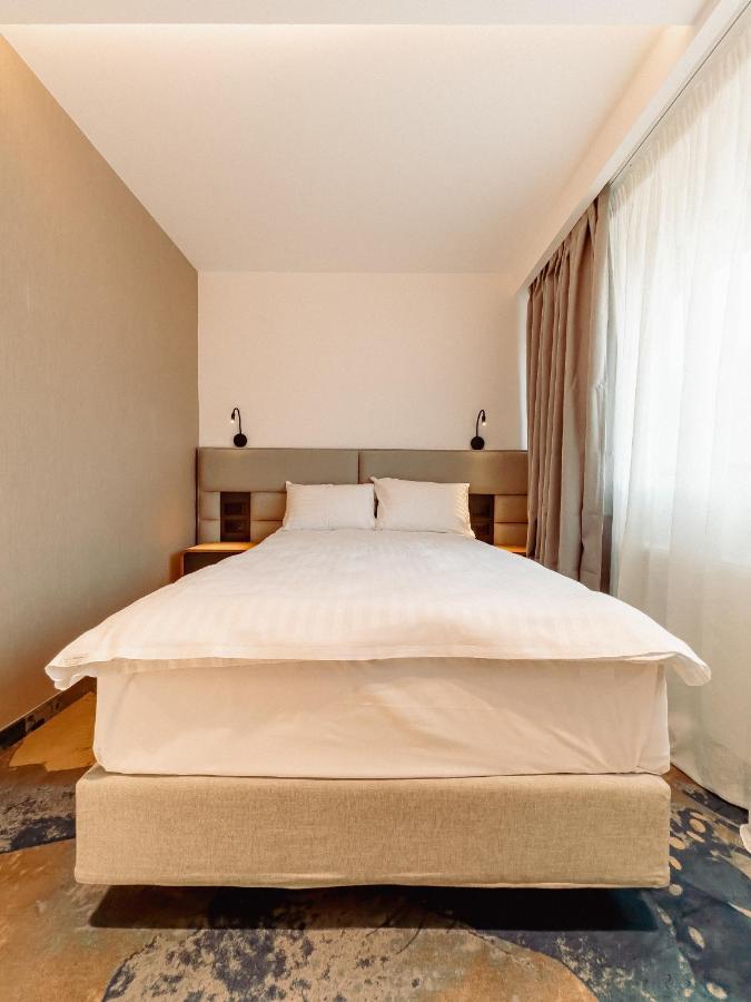 Junior Suite swimming pool access