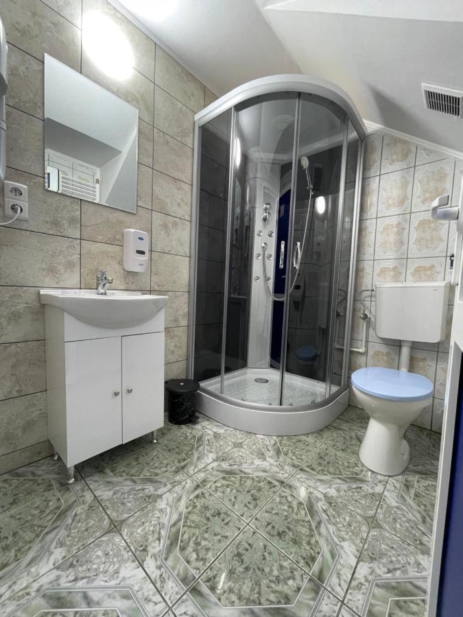 Cameră triplă